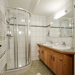Bild von Familienzimmer mit Dusche, WC