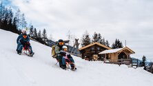 Familie beim Rodeln in Saalfelden Leogang | © Michael Geißler