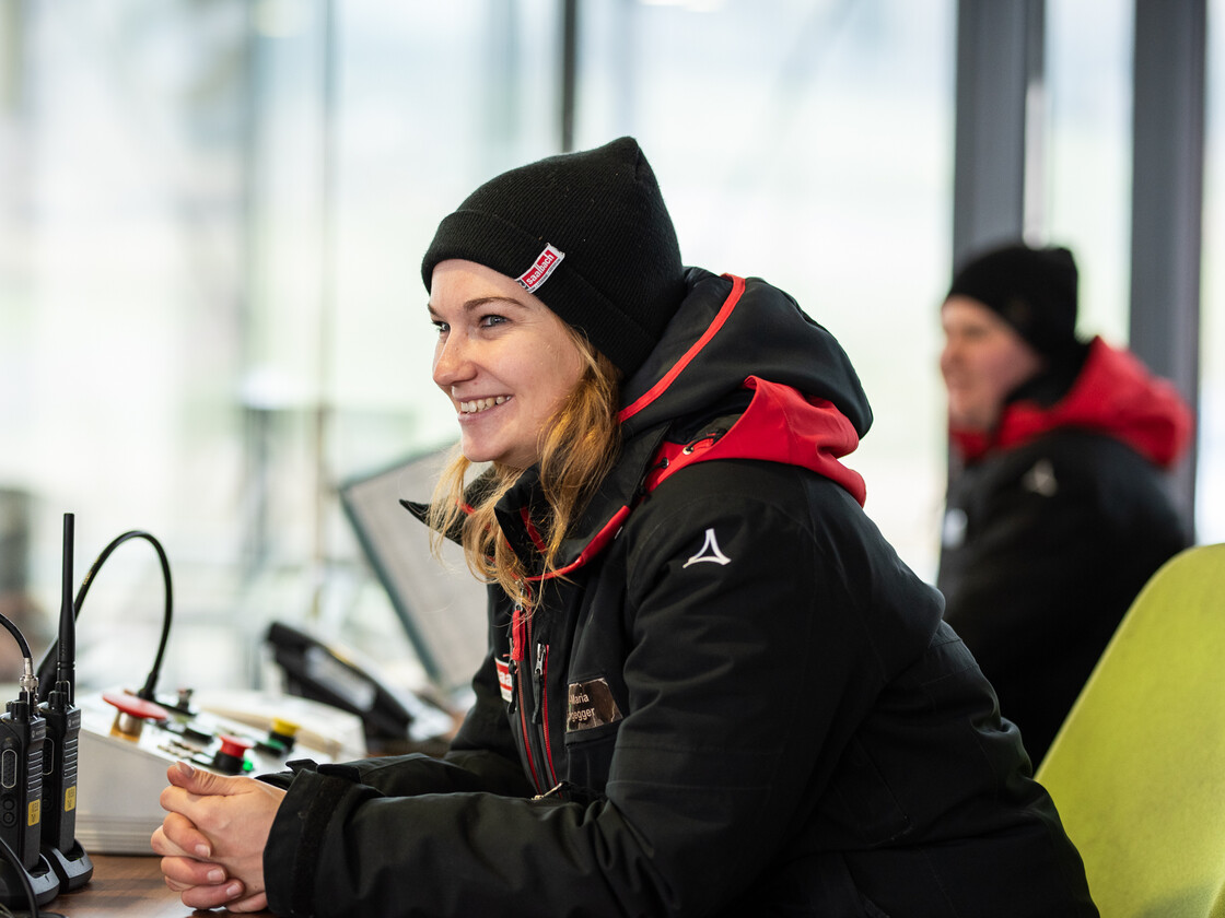 Ob Winter oder Sommer – unsere Seilbahnmitarbeiter:innen behalten stets den Überblick und arbeiten mit Herz und Verstand. | © cb-photography / Christoph Bayer