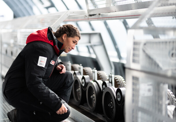 Regelmäßige Wartung gehört zum Alltag – unsere Mitarbeiter:innen kennen jedes Detail der Anlage. | © cb-photography / Christoph Bayer