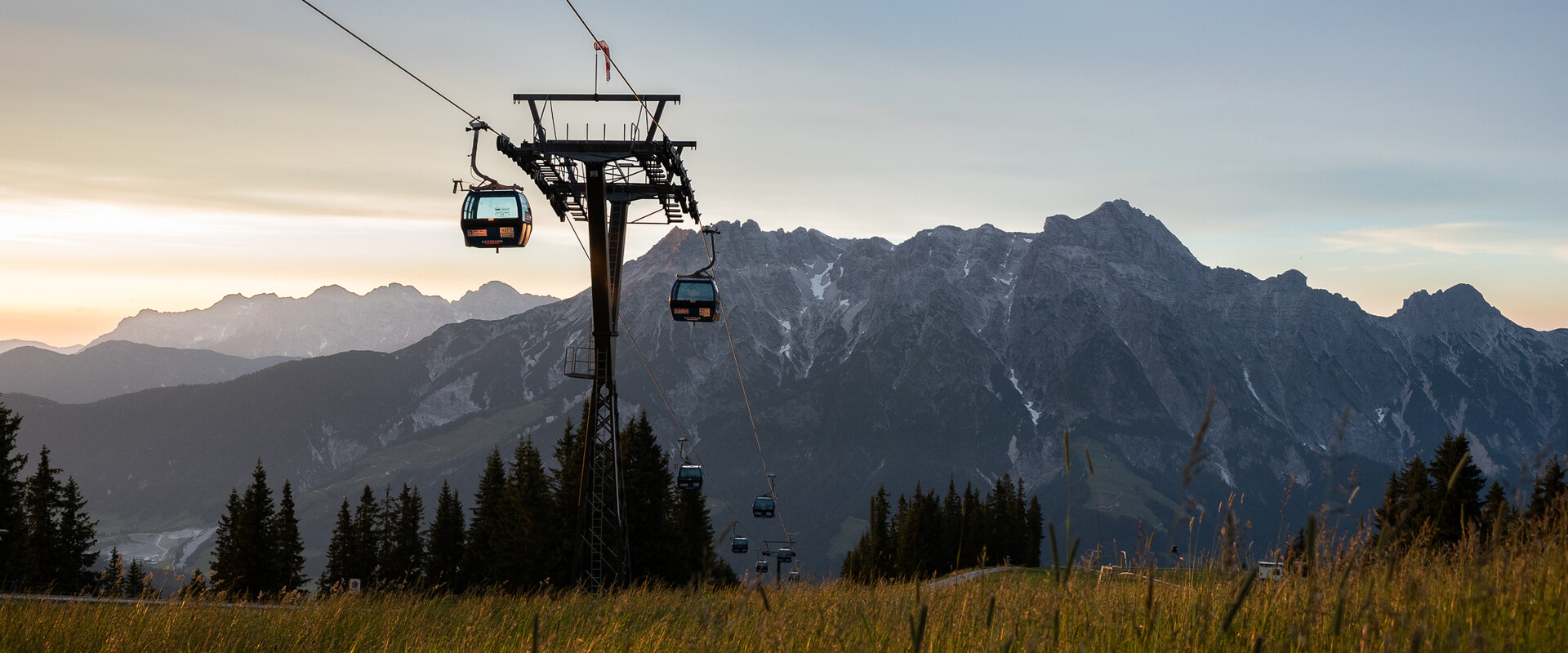 Asitzbahn bei Sonnenuntergang