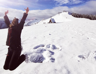 Sprung in den Schnee