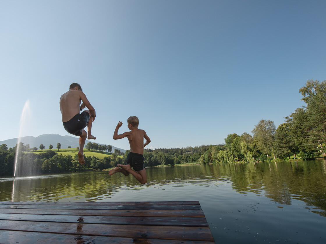 Familie beim Baden im Ritzensee