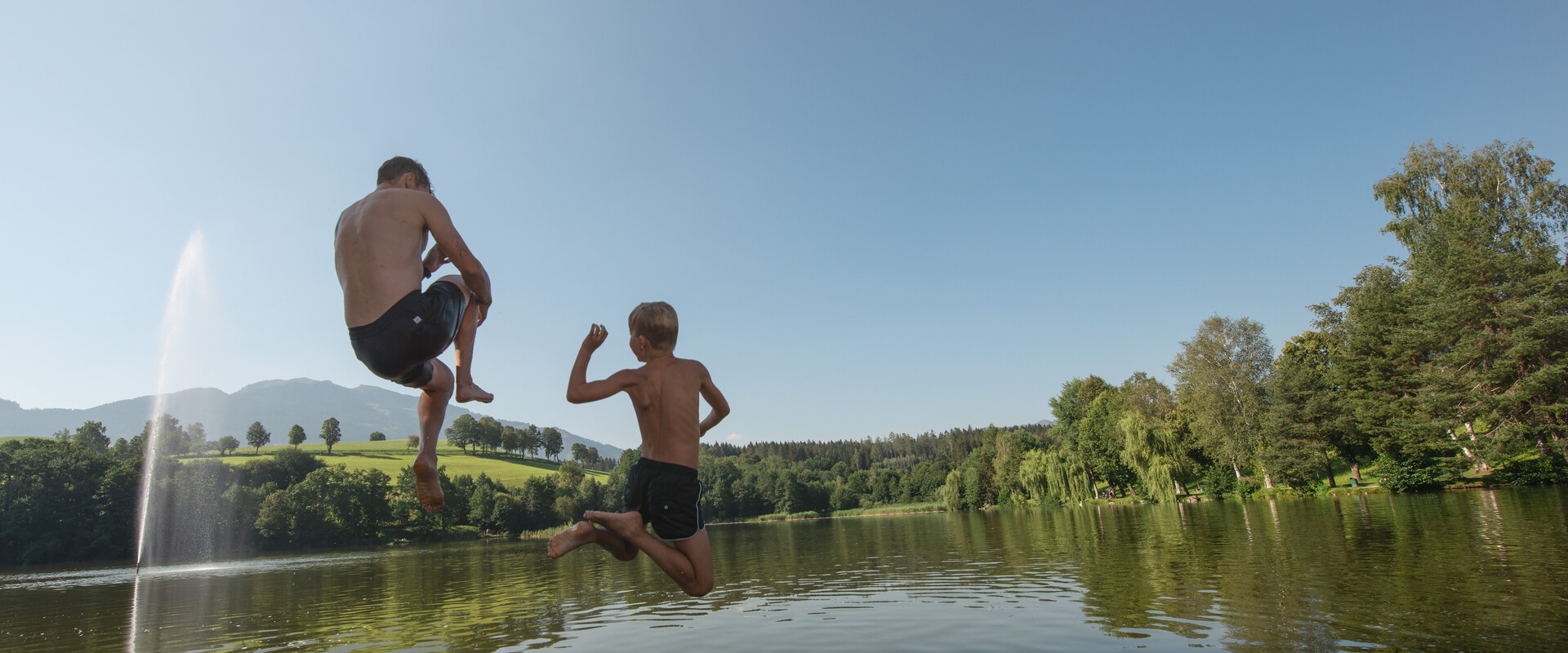 Familie beim Baden im Ritzensee