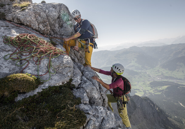 zwei Personen am Klettersteig in Saalfelden-Leogang