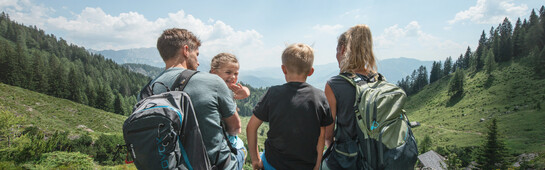 Familie beim Wandern am Lettlkaser in Leogang | © Robert Kittel