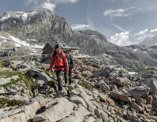 Wanderer auf den Steinbergen in Saalfelden-Leogang | © Sportalpen
