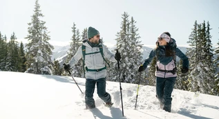 Paar beim Schneeschuhwandern in Saalfelden-Leogang | © Moritz Ablinger