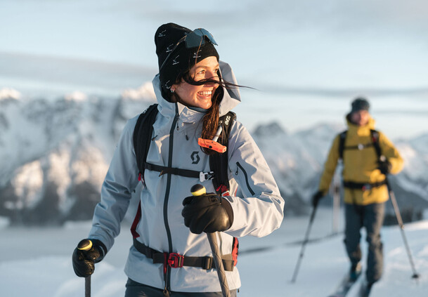 Frau beim Tourengehen in Saalfelden Leogang | © Moritz Ablinger
