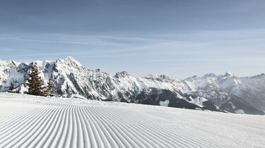 Winterlandschaft mit frisch präparierter Piste in Saalfelden Leogang | © Lolin