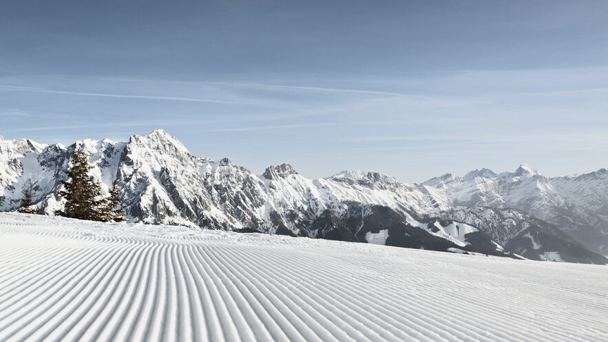 Winterlandschaft mit frisch präparierter Piste in Saalfelden Leogang | © Lolin