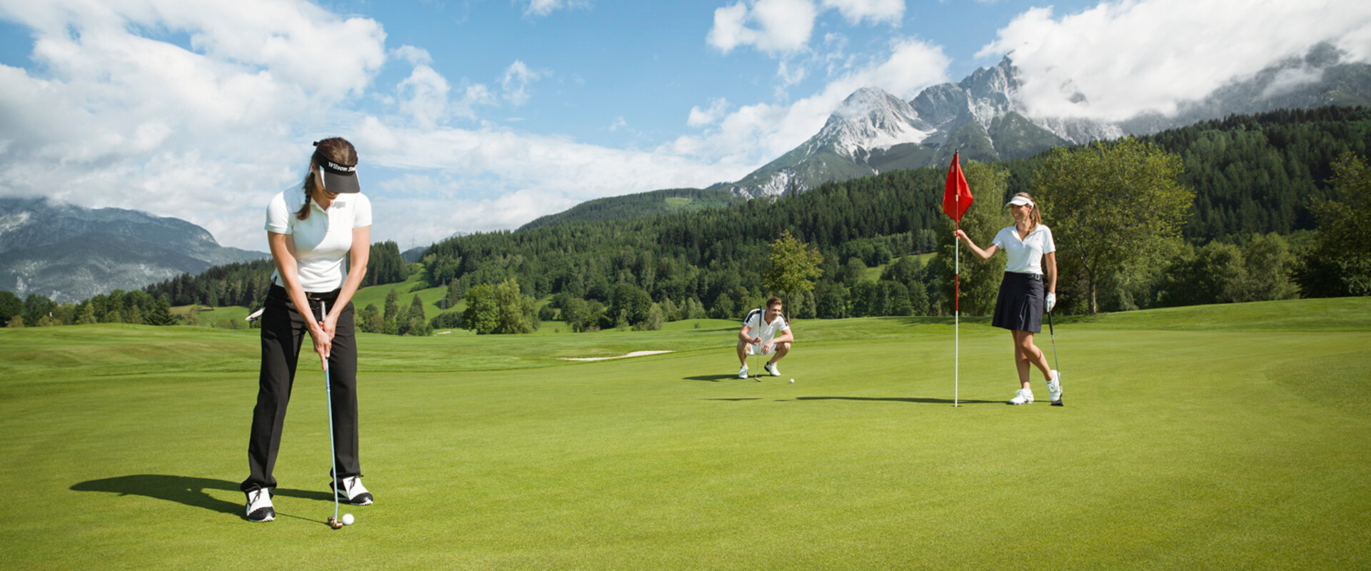 Golfer auf dem Golfplatz in Saalfelden Leogang