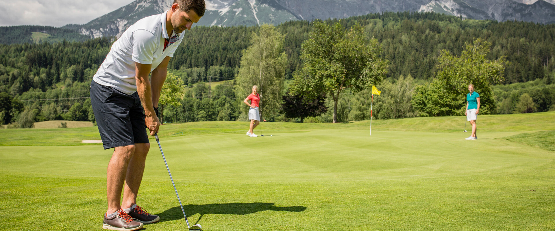 Spieler auf dem Golfplatz in Saalfelden Leogang | © Artisual