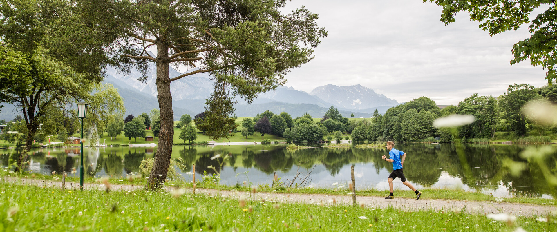 Laufstrecke entlang See in Saalfelden | © Sportalpen TVB Saalfelden