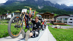 Kinder bei einem Kurs der Bikeschule in Saalfelden Leogang