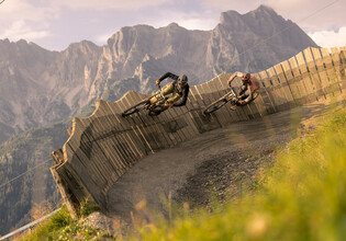 Mountainbiker im Bikepark in Saalfelden-Leogang | © Klemens König