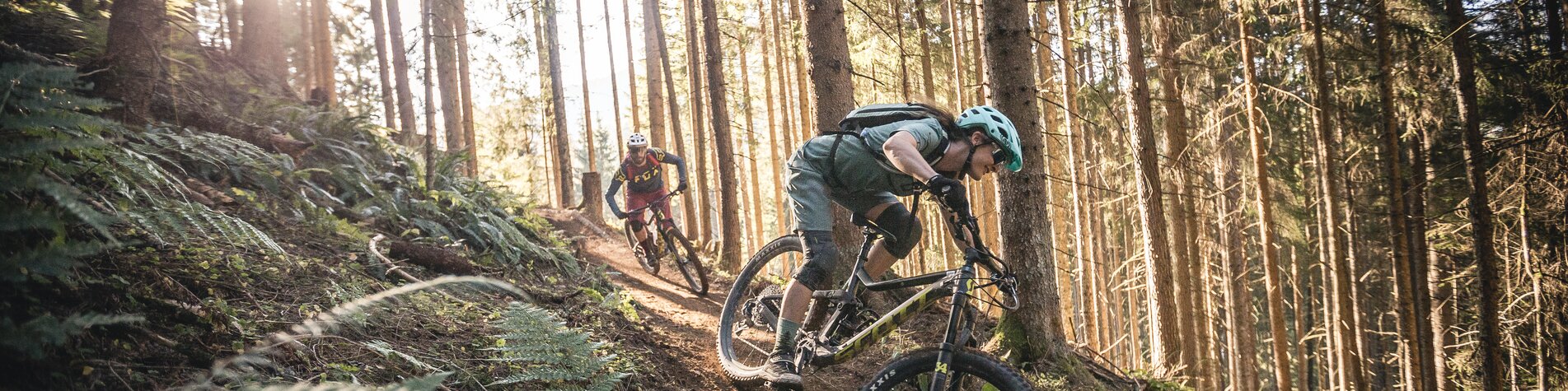 Mountainbiker auf dem Schwarzleo-Trail in Saalfelden Leogang | © Moritz Ablinger