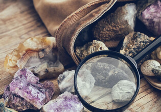 gems-8528440_1920