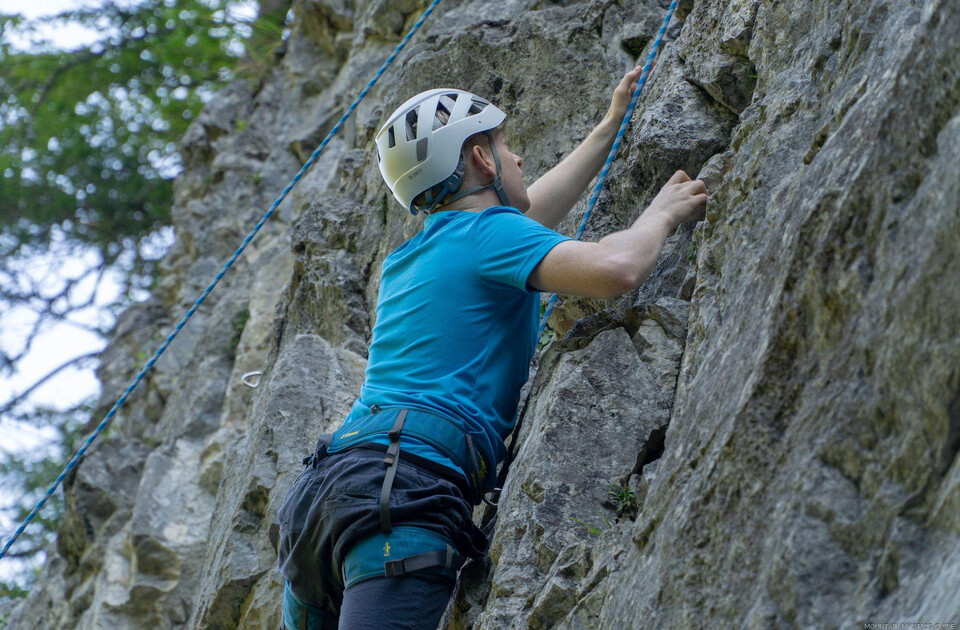 Rock climbing beginners course MOUNTAIN MYSTICS GUIDE