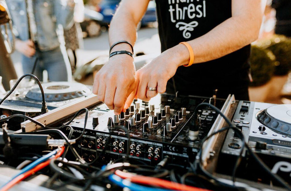 DJ-mama-thresl-1024x682