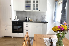 Apartment Resi Wohnraum mit Tisch