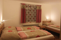 3Bett Zimmer1 3Bett Zimmer1