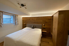 Schlafzimmer mit Boxspringbetten