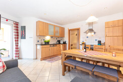 Küche mit Esstisch Küche mit Esstisch