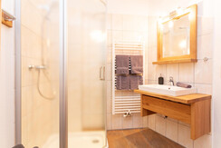 Badezimmer inklusive Hand- und Duschtücher Badezimmer inklusive Hand- und Duschtücher