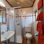 Photo of triple room with shower, WC