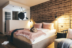 Gold Zimmer - bedroom area