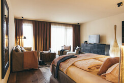 Bronze Suite - sleeping & living area