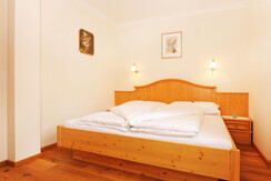 Schlafzimmer 1 mit Doppelbetten