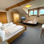Photo of room with 4 beds with shower, WC