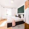 Photo of double room with shower or bath tube, WC