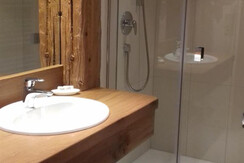 Badezimer-Dusche, WC Badezimer-Dusche, WC