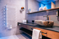 7_focus-media_web_family-suite-deluxe-birnhorn-bad 7_focus-media_web_family-suite-deluxe-birnhorn-bad
