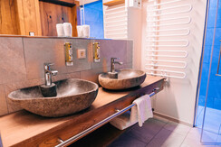 7_focus-media_web_family-suite-deluxe-birnhorn-bad 7_focus-media_web_family-suite-deluxe-birnhorn-bad