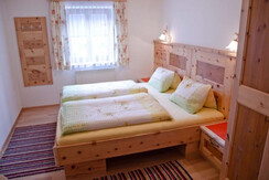 Beispielbild: Doppelzimmer mit Zirbenholz