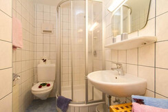 FW III - Bad Dreibettzimmer