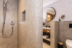 Zimmer/Badezimmer 2 Zimmer/Badezimmer 2