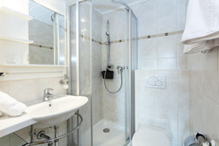 Der Pfindlhof_ Badezimmer_Familienzimmer Der Pfindlhof_ Badezimmer_Familienzimmer