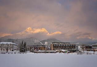 ritzenhof-aussenansicht-winter-sonnenuntergang