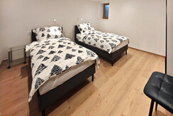 Bedroom B - 2 single beds 02