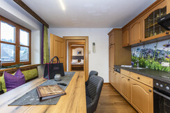 Esstisch mit gemütlicher Bank