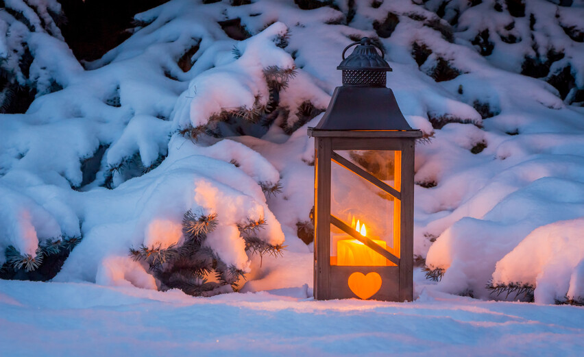 Laterne im Schnee | © Gina Sanders Winterlaterne im Schnee | © Gina Sanders