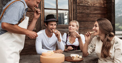 Culinary art at a mountain hut | © Lolin