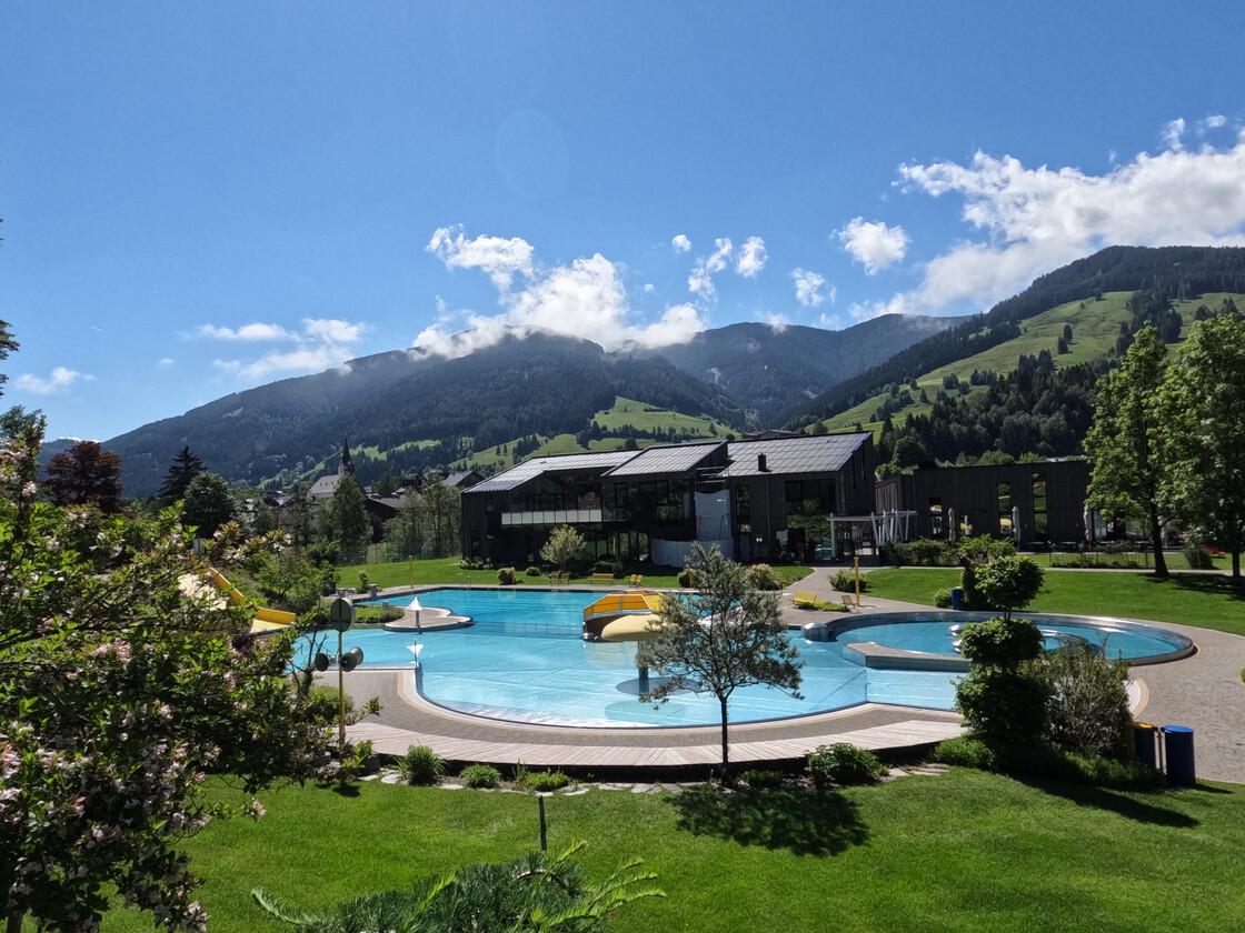 outdoor pool in saalfelden leogang