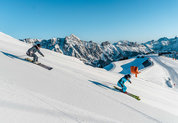 Skifahrer auf der Piste im Skigebiet Leogang | © Michael Geißler