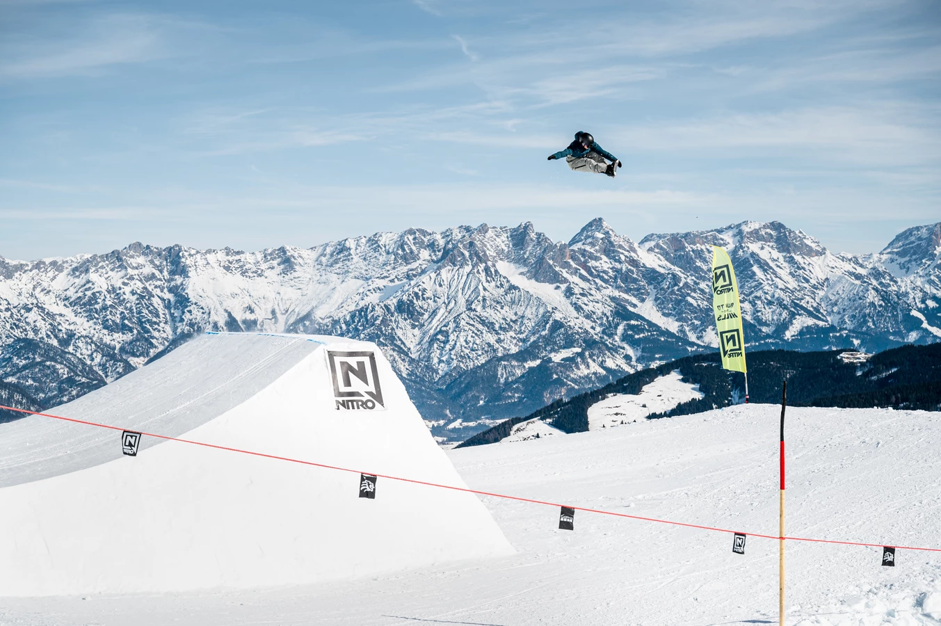 nitro park snowboard T1 Demo there is some serious pop and energy in this board Nitro Snowpark Leogang | Saalfelden
